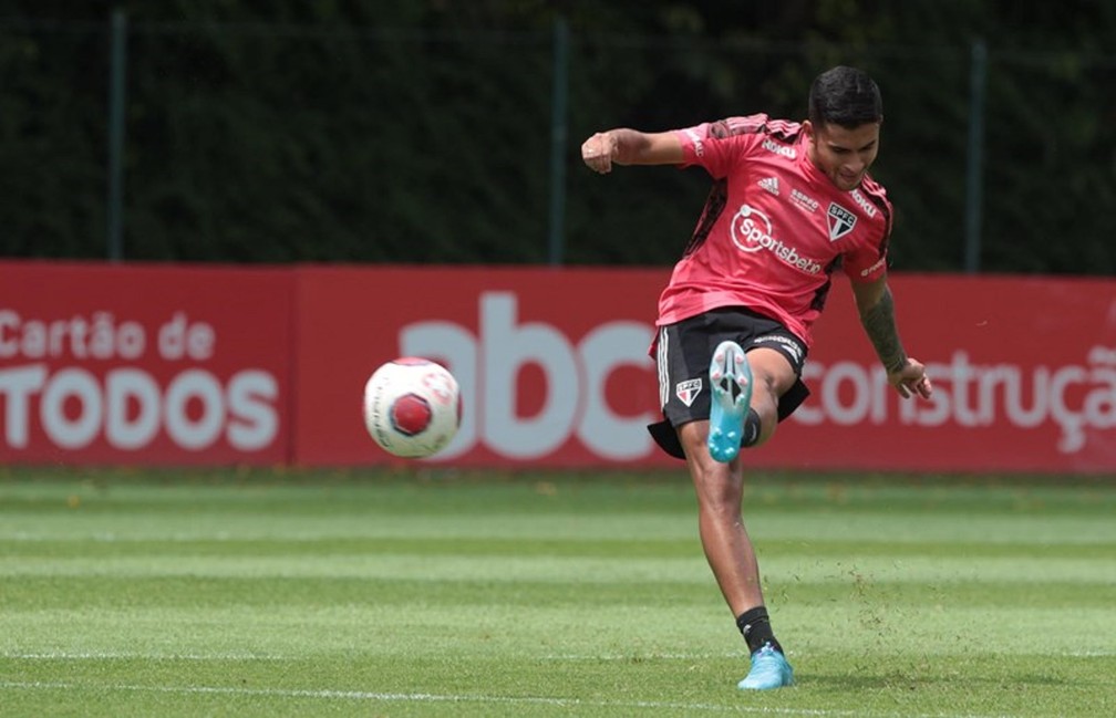Rodrigo Nestor treina nesta terça-feira no São Paulo — Foto: Rubens Chiri / saopaulofc.net 