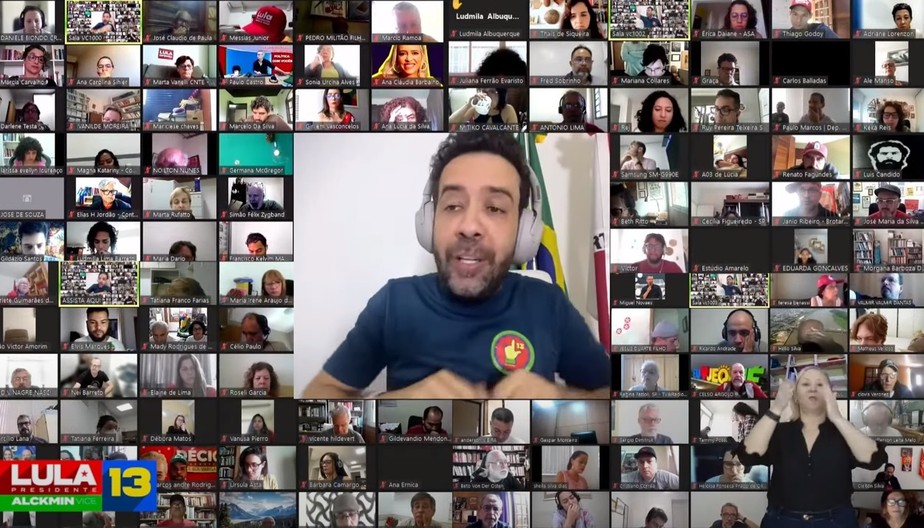 Deputado André Janones em conversa com comunicadores digitais que apoiam Lula