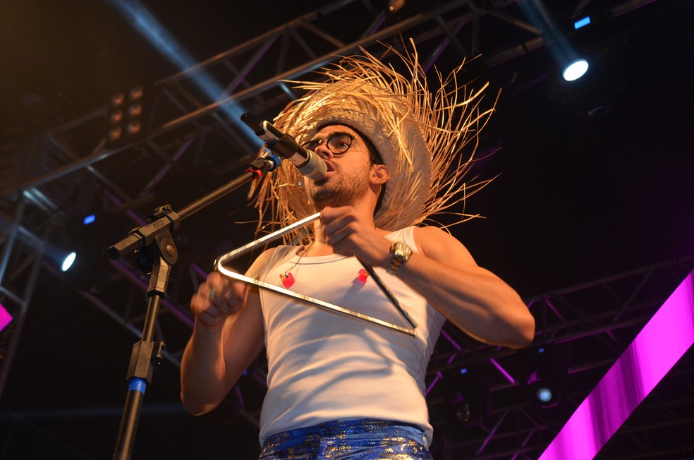 Gabriel Diniz é uma das atrações do São João no Bar do Cuscuz, no dia 23 de junho de 2019 — Foto: Iara Alves/G1