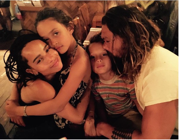 O ator Jason Momoa com seus filhos (Foto: Instagram)