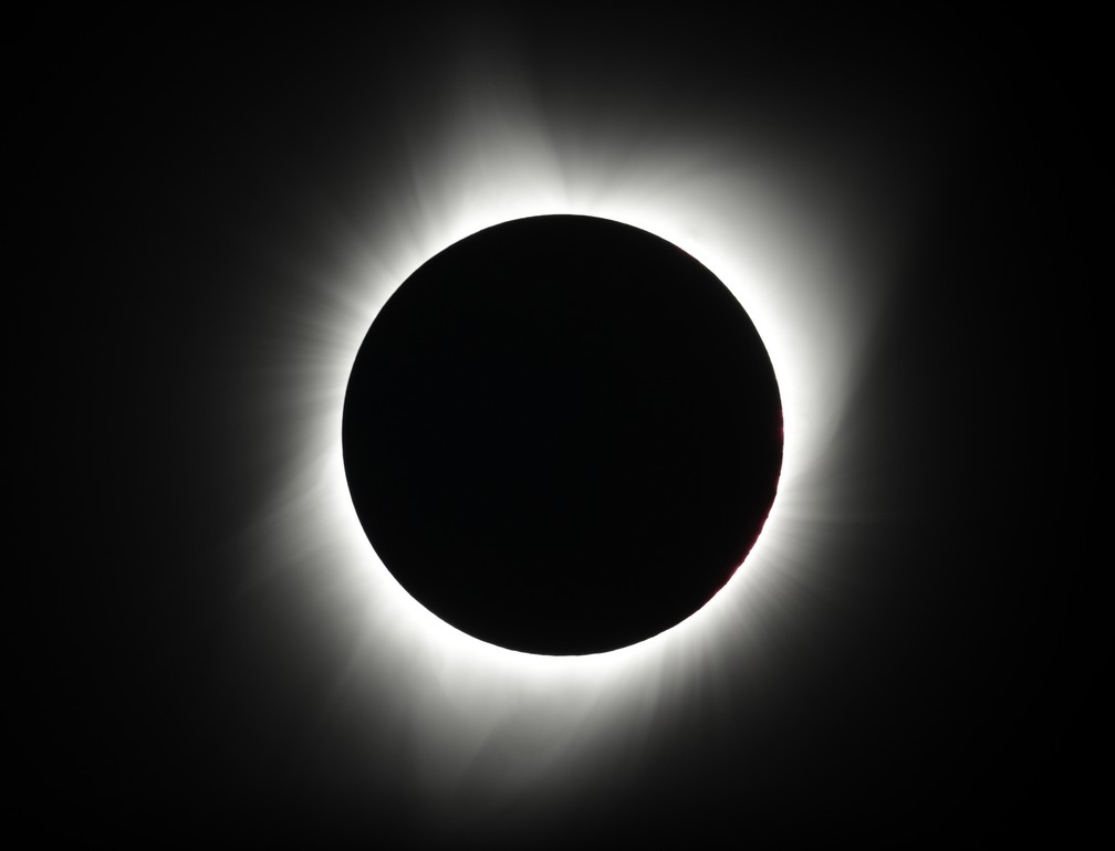Lua cobre o sol durante eclipse total em 21 de agosto de 2017 nos EUA — Foto: Ted S. Warren/AP Photo