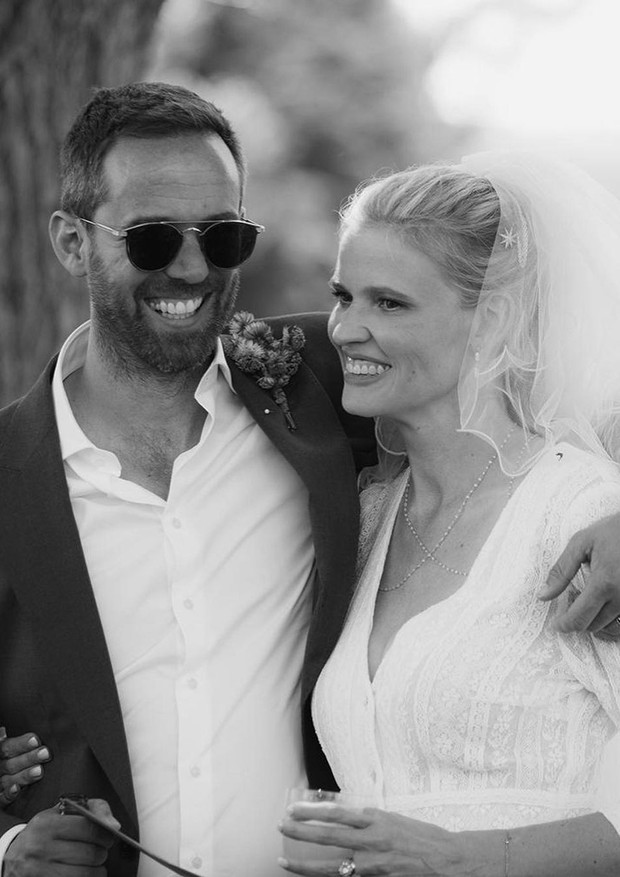 Lara Stone se casa com David Grievson (Foto: Reprodução Instagram/ @paulywrightweddings)