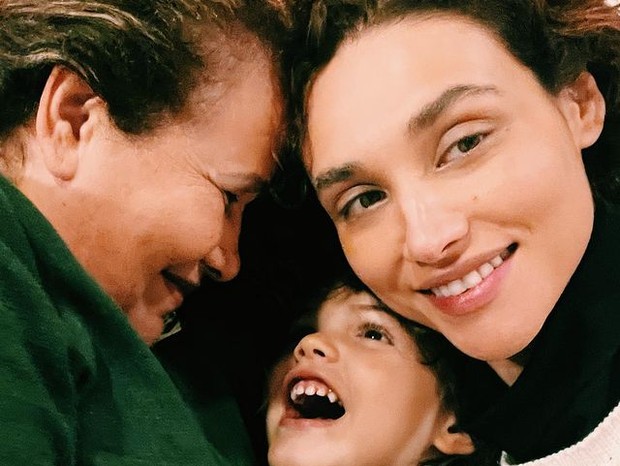 Débora Nascimento mostra momento de carinho com a filha e a mãe (Foto: Reprodução/Instagram)