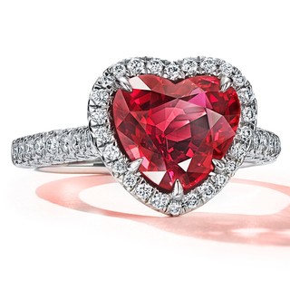 Anel com rubi de mais de 3 quilates e diamantes, Tiffany&Co.