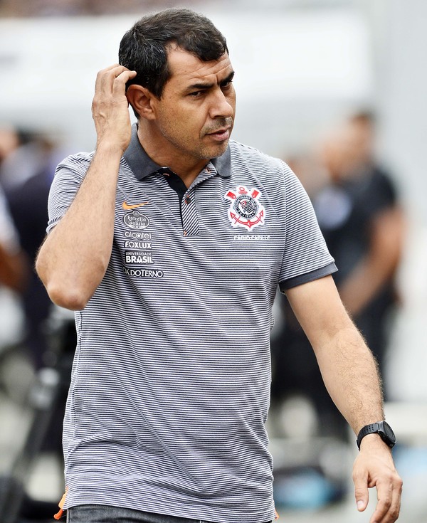 Apesar de queda, Carille diz que Corinthians merece título: 