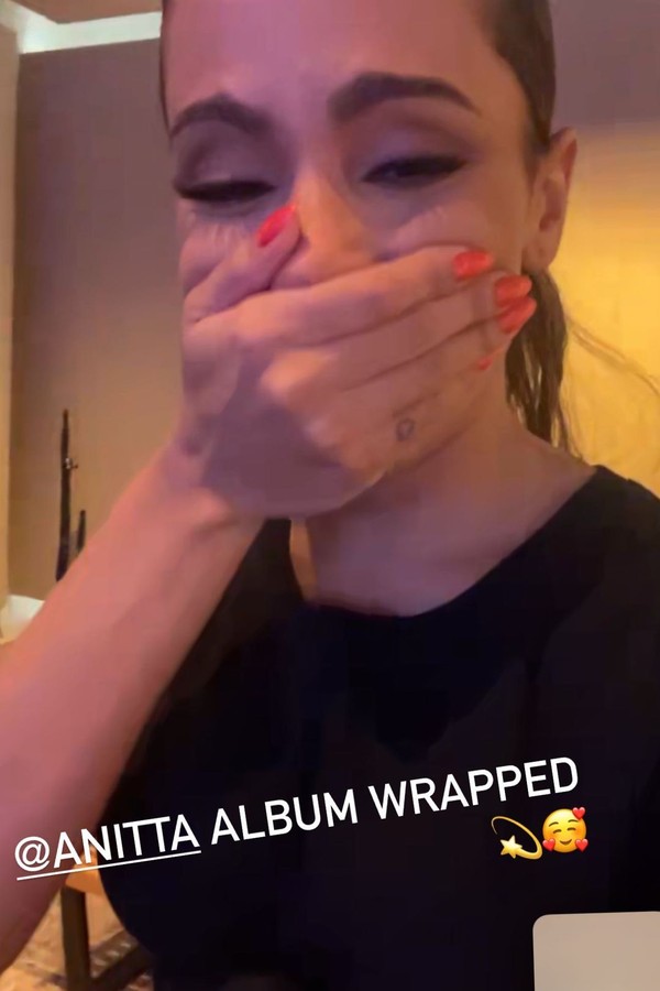 Anitta descobre que o novo álbum está pronto (Foto: Instagram/Reprodução)
