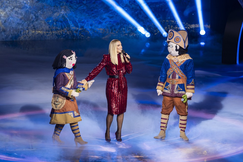 Ivete Sangalo e Lampião e Maria Bonita no palco do 'The Masked Singer Brasil' — Foto: Globo