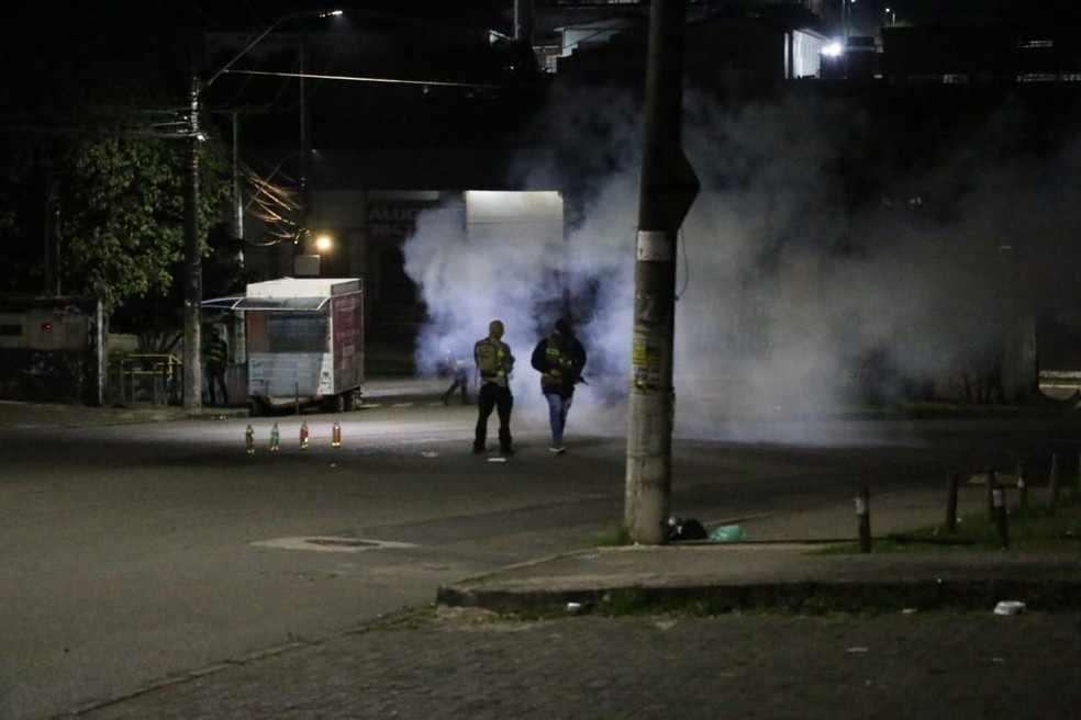 Polícia Militar faz simulação de roubo a banco em em Salvador — Foto: Alberto Maraux/SSP-BA