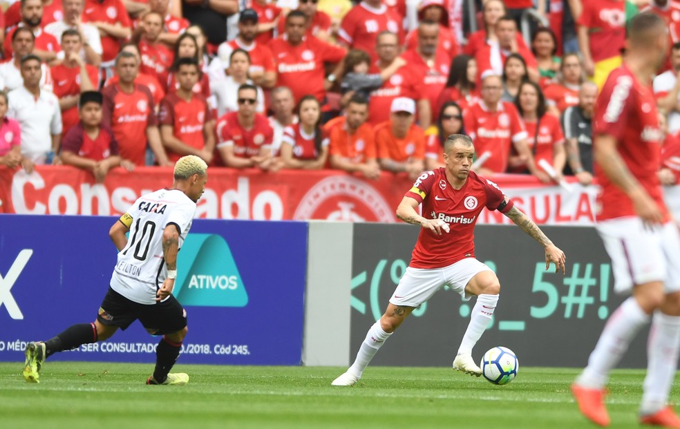 D'Alessandro construiu pouco no primeiro tempo — Foto: Ricardo Duarte / Internacional / Divulgação