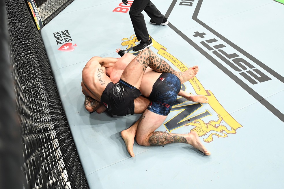 Brandon Davis finalizou Randy Costa no segundo round no UFC 236 — Foto: Getty Images