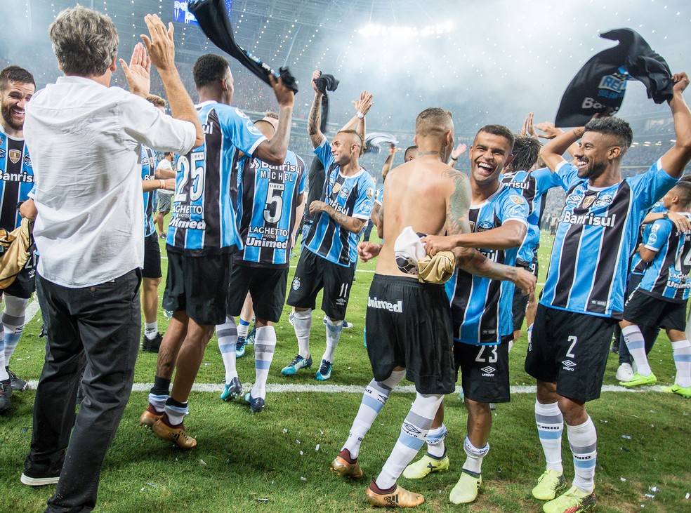Jogadores do Grêmio comemoram título da Recopa  (Foto: Lucas Uebel / Grêmio, DVG)