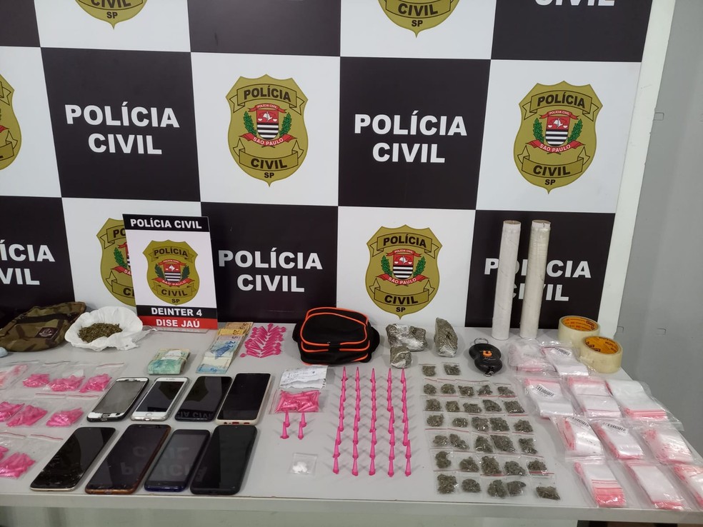 Drogas e outros materiais apreendidos em Jaú — Foto: Polícia Civil/Divulgação