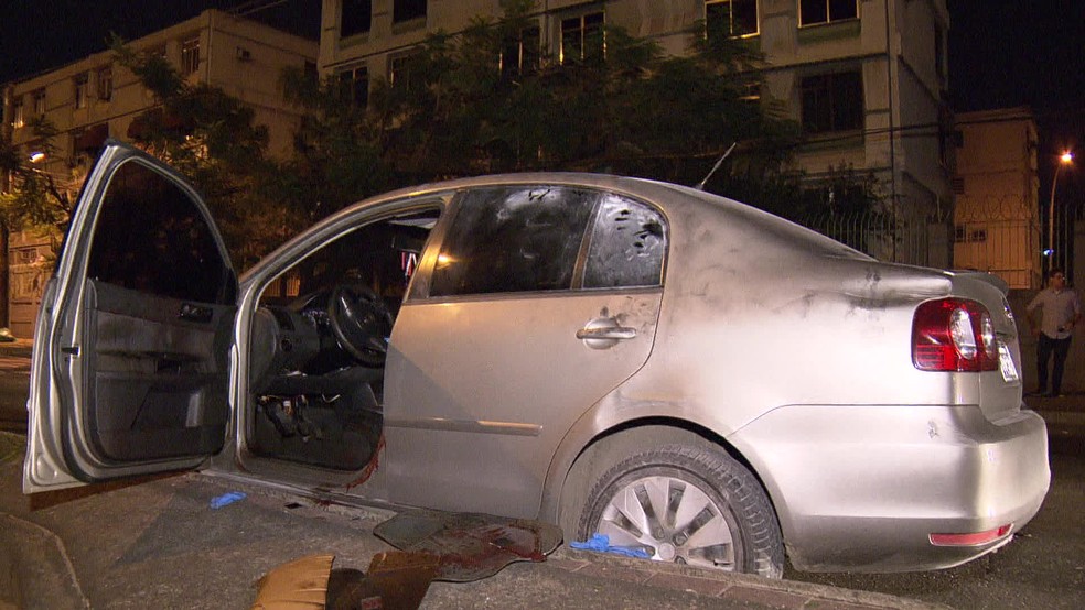 Motorista foi morto na Avenida Brasil, altura de Irajá, no Rio de Janeiro — Foto: Reprodução/ TV Globo