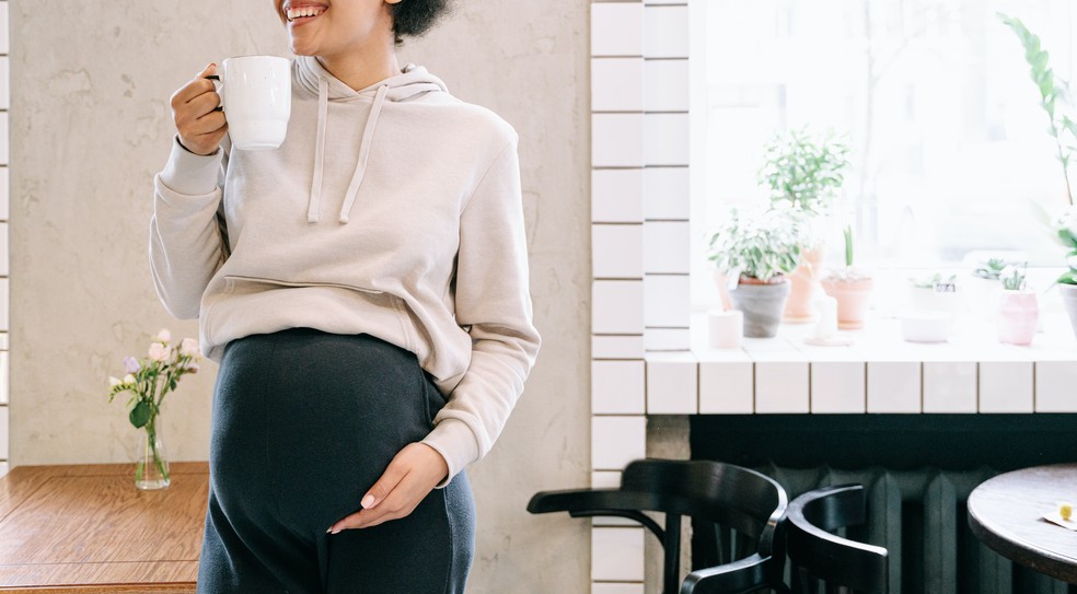 Gravidas e tentantes não devem consumir chá de hibisco — Foto: Reprodução da internet