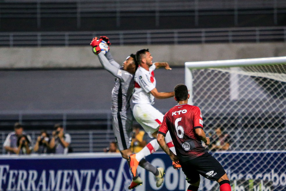 Edson Cariús estreou pelo CRB — Foto: Ailton Cruz - Gazeta de Alagoas