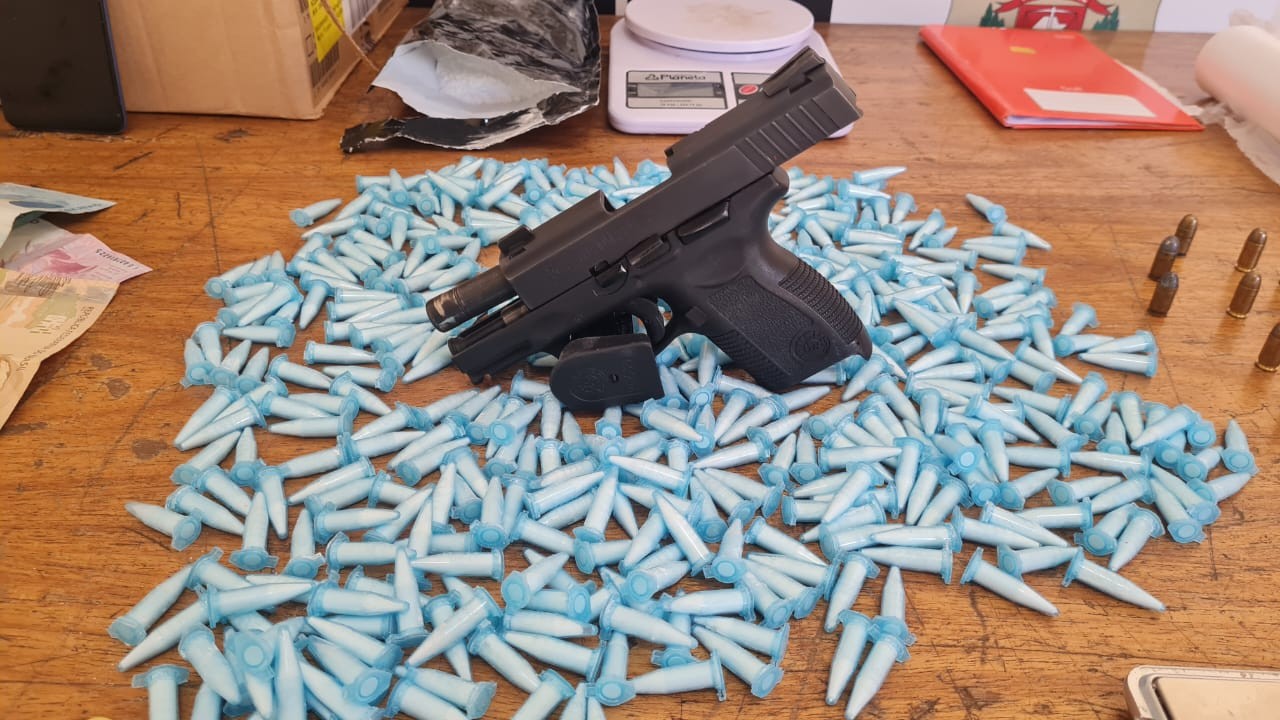 Operação da DIG de Rio Claro prende dois homens por tráfico de drogas e porte ilegal de arma