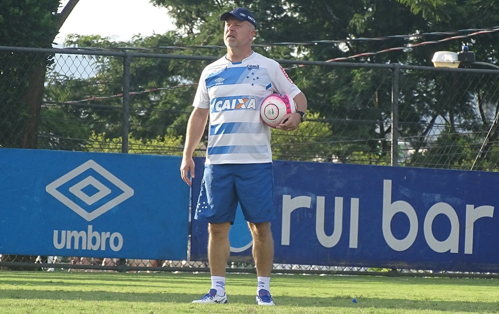 Com maioria reserva, Mano Menezes esboça Cruzeiro para enfrentar a URT