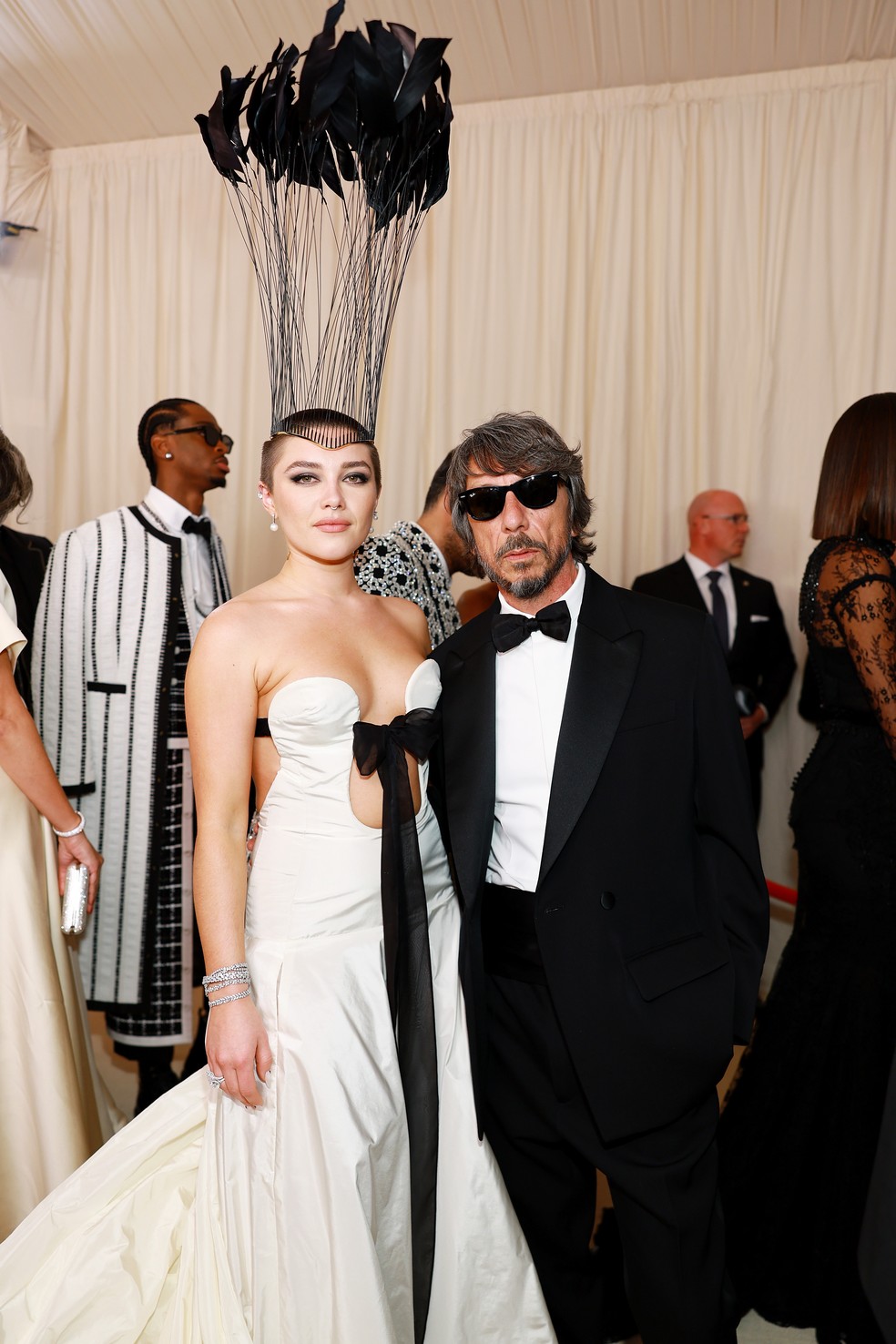 Florence Pugh e Pierpaolo Piccioli no Met Gala 2023 — Foto: Getty Images