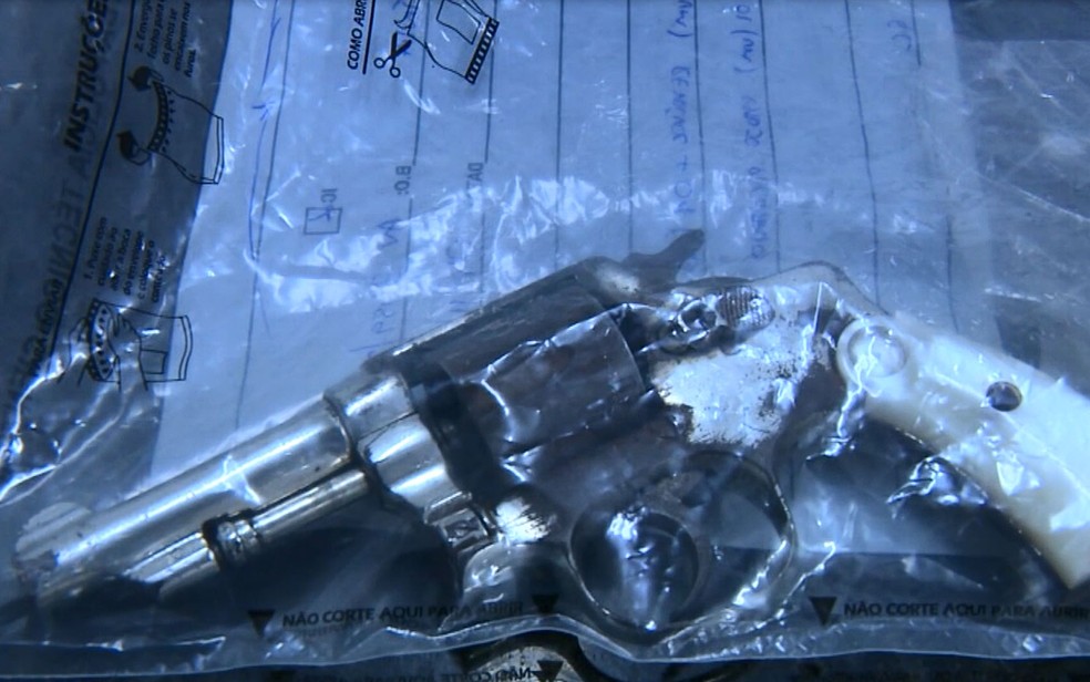 Arma apreendida com suspeitos de roubo a motos em Paulínia — Foto: Reprodução/EPTV