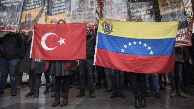 A questão venezuelana ultrapassa as fronteiras do continente americano (Foto: Getty Images via BBC News Brasil)