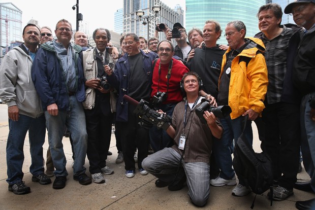 Grupo de fotógrafos demitidos se reúnem em Chicago nesta quinta (6) (Foto: Scott Olson/Getty Images/AFP)