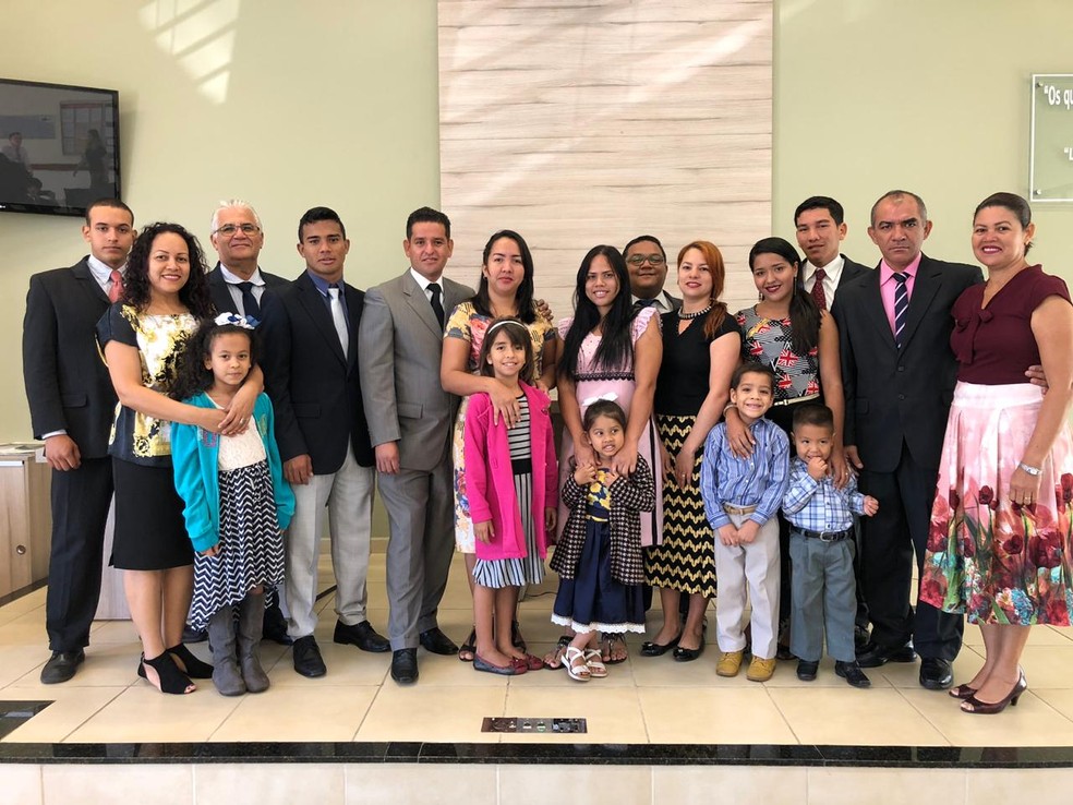 Membros da Congregação Testemunhas de Jeová de Londrina e região ajudam famílias de venezuelanos a se estabelecerem no Brasil — Foto: Luciane Cordeiro/G1 PR