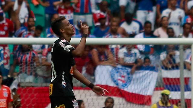 Pedrinho comemora o gol do Corinthians