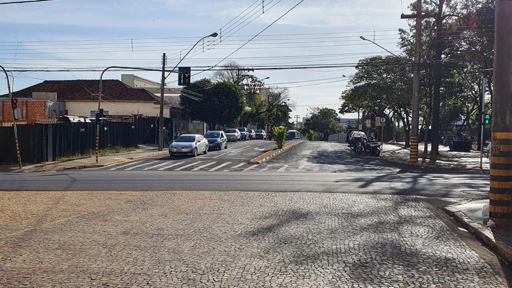 Trecho da Rua Visconde de Cairu, entre a Avenida Brasil e a Rua Mendes de Moraes, na Vila São Jorge, em Presidente Prudente (SP) — Foto: Leonardo Bosisio/g1