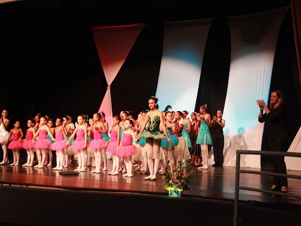 Ballet Dançando e Encantando (Foto: Prefeitura de Itaúna/Divulgação)
