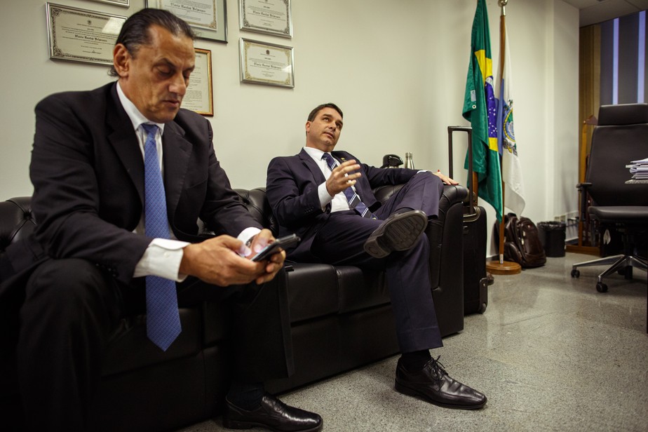O senador Flávio Bolsonaro e o advogado Frederic Wassef