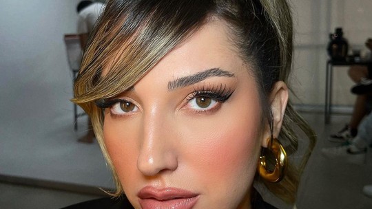 Maquiagem de Amanda Meirelles viraliza e web reage: 'que diferença'