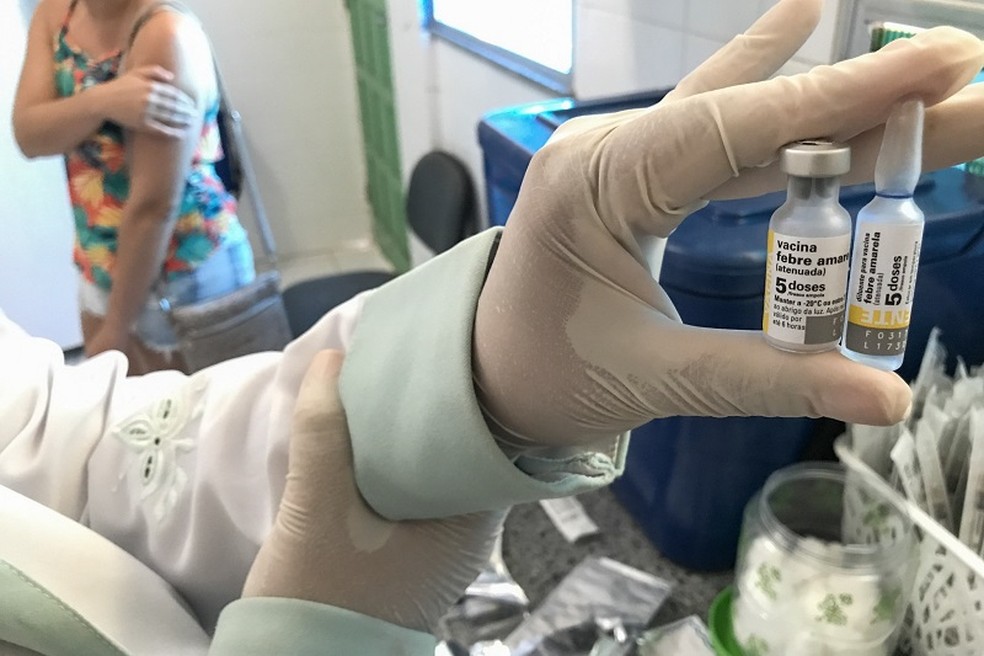 Pessoas com viagem prevista para zonas endêmicas devem procurar o serviço de imunização para tomar a vacina (Foto: Divulgação/Prefeitura de Campos)