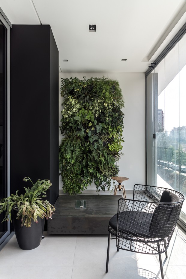 Apartamento de 200 m² tem décor jovem pensado para receber e relaxar  (Foto: Eduardo Macarios)