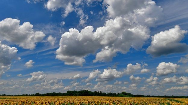 Suas fotos de nuvens podem ajudar a Nasa a entender melhor o clima do planeta (Foto: EPA via BBC)