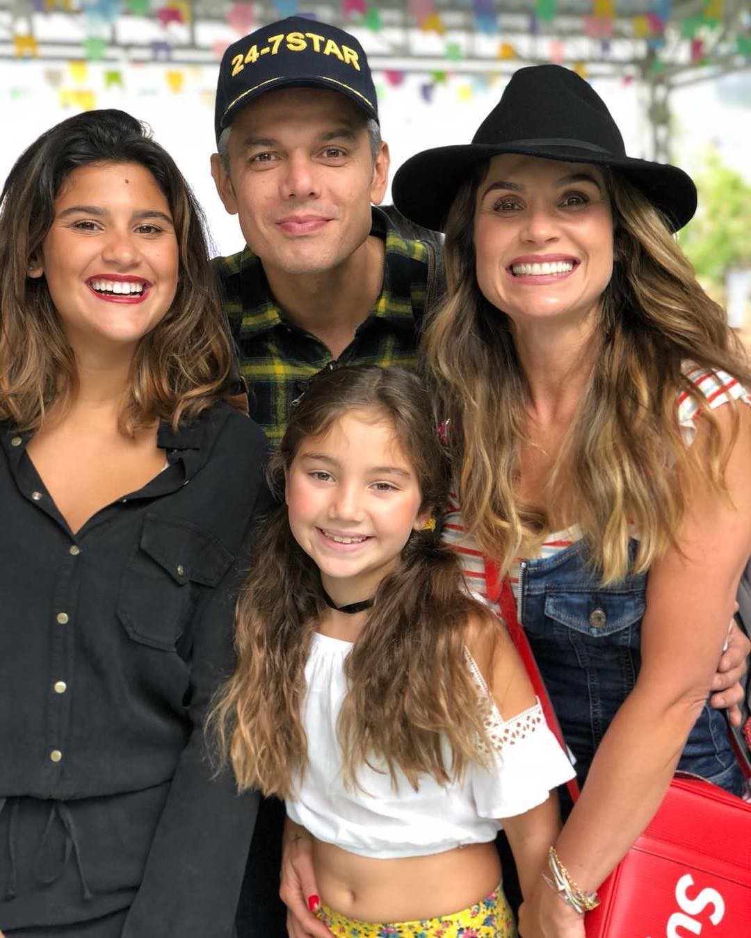 Flavia Alessandra e família (Foto: Reprodução Instagram)
