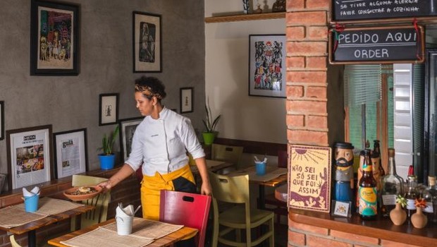 Na foto, a chef Ieda de Matos, do restaurante Casa de Ieda, em São Paulo, participante do projeto (Foto: Divulgação/Pablo Lobo)
