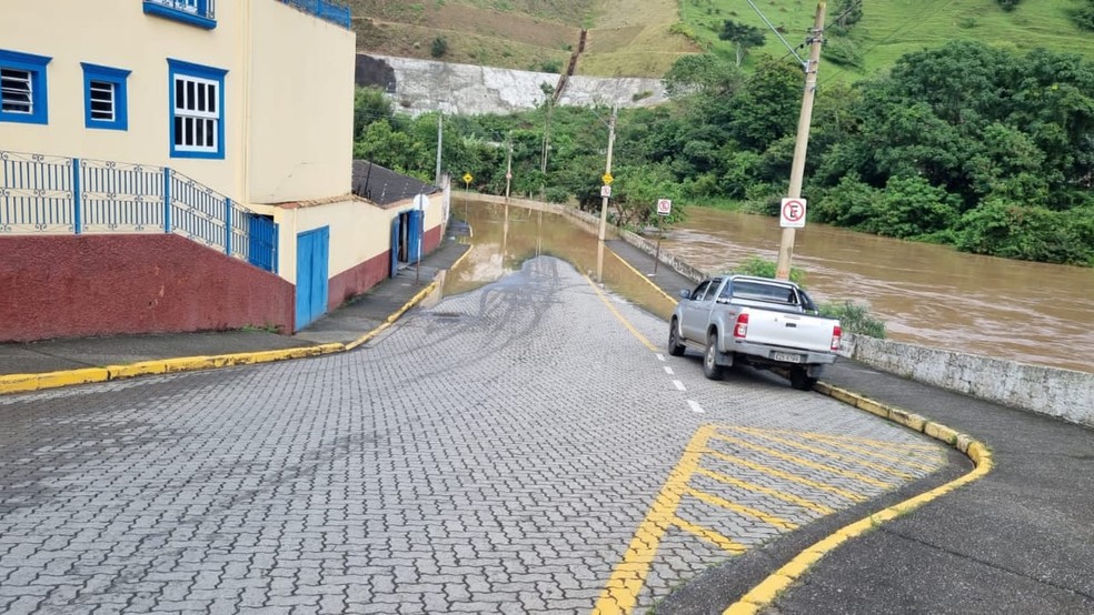 Cheio do Rio Paraitinga coloca Defesa Civil de São Luiz em alerta — Foto: Divulgação/Defesa Civil