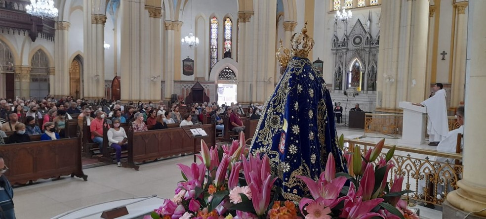 Missa na Catedral na manhã de quinta-feira (8), em Santos, litoral de São Paulo — Foto: Vanessa Medeiros/g1 Santos