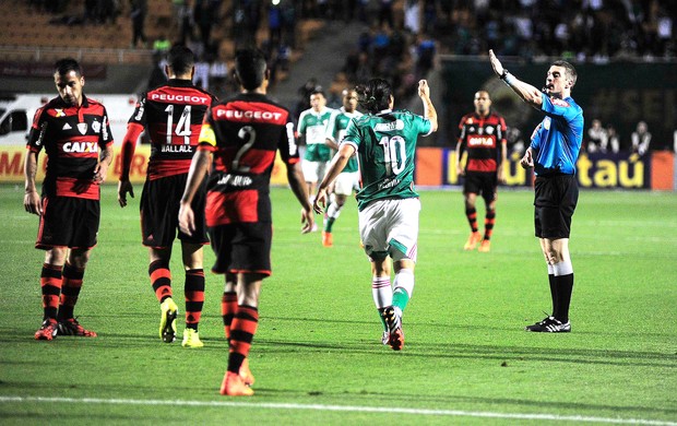 Como se avalia o nível da arbitragem brasileira? Vote na enquete do Arena