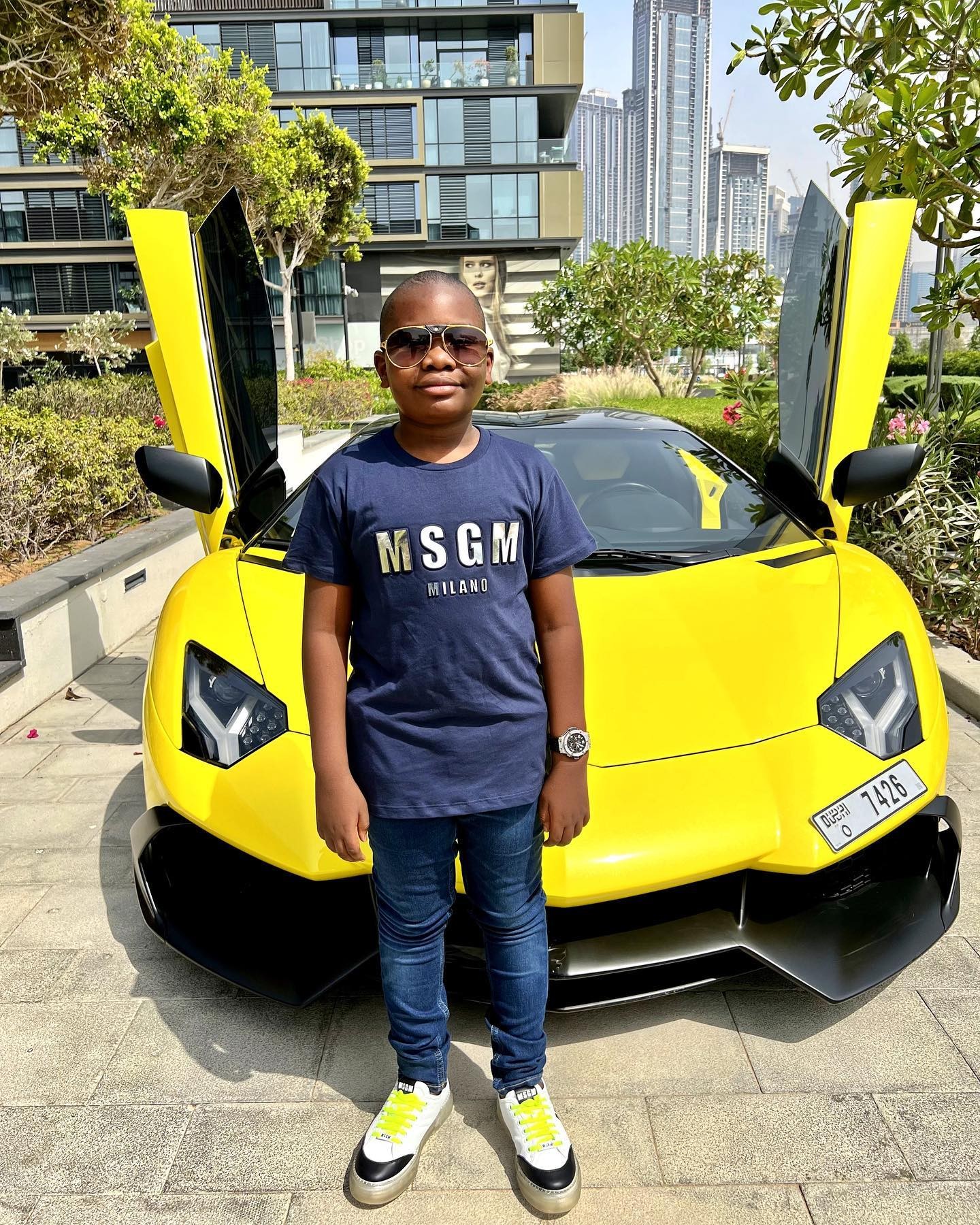 O menino ganhou um carro que vale cerca de R$ 2 milhões (Foto: Reprodução/ Instagram)