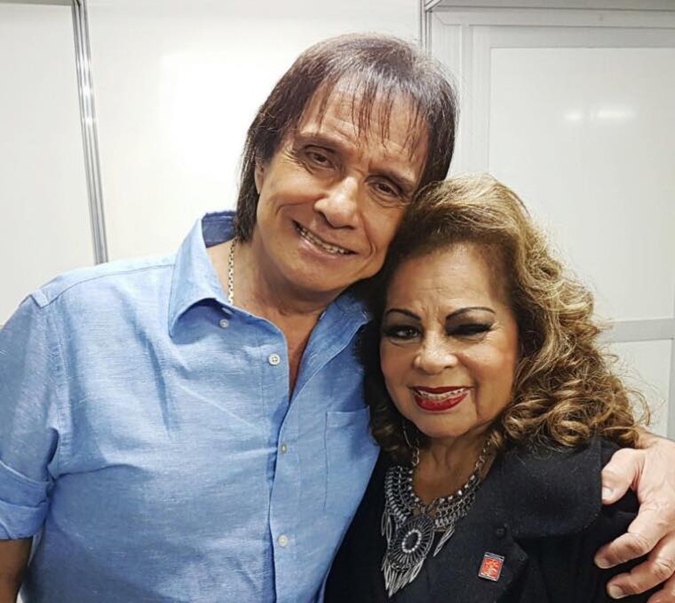 A cantora Angela Maria e Roberto Carlos: afinidades entre o 'Rei' e a 'Rainha' da era do rádio — Foto: Reprodução / Facebook