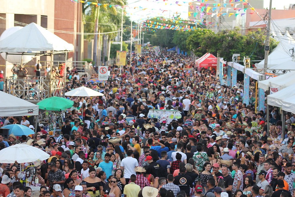 Pingo da Mei Dia atrai milhares de pessoas às ruas de Mossoró — Foto: Wesley Duarte
