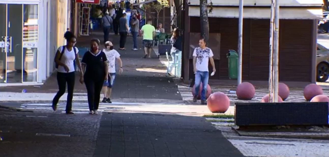 Comércio de Foz do Iguaçu amplia horário de atendimento para compras de Natal