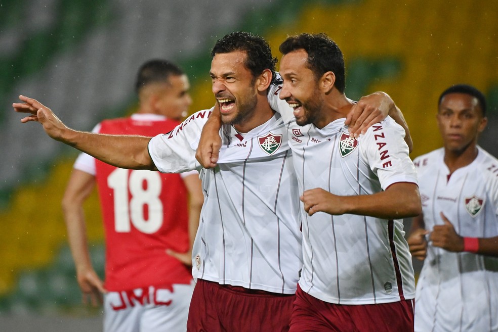 Fred comemora com Nenê um dos gols diante do Santa Fe — Foto: REUTERS/Luis Robayo