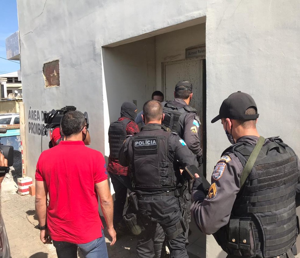 Suspeito de matar dois vigilantes no IFF de Campos é preso na tarde desta sexta-feira (14) — Foto: Cleber Rodrigues/Inter TV