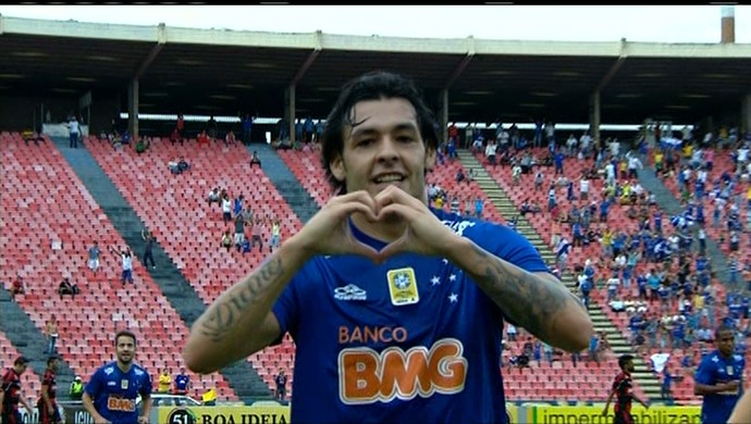 Goulart não esquece origens como atacante e curte artilharia do Brasileiro