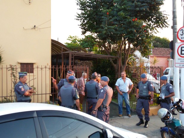 Suspeito foi preso ao invadir uma casa, depois de assalto em Pinda (Foto: Divulgação/ Polícia Militar)