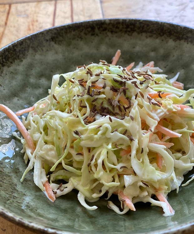 Salada coleslaw leva repolho e cenoura orgânicos (Foto: Divulgação)