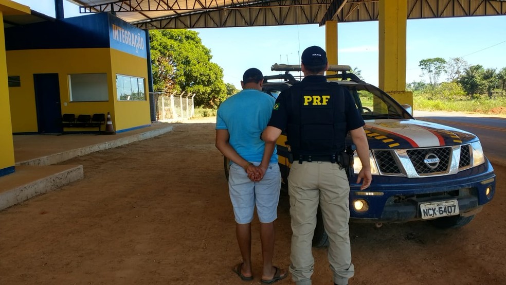 Caminhoneiro com habilitação falsa é preso pela PRF em São 