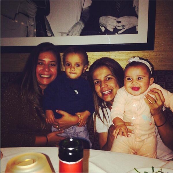 Nívea Stelmann curtindo a noite ao lado da filha Bruna e amiga (Foto: Reprodução / Instagram)